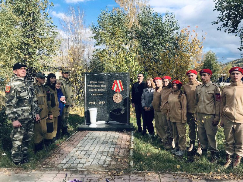 В «Сквере Победы» высадили саженцы яблони и сосны!