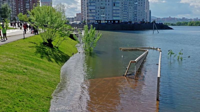 Паводок такой силы наблюдается раз в 100 лет.